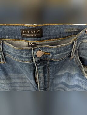 Judy Blue Light-Medium Blue Skinny Jeans - Size 3x (22-24W) $30